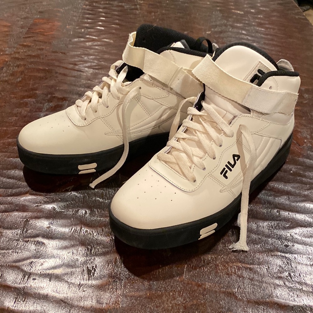 Fila V-10 Lux high tops size 9 Ivory/off white